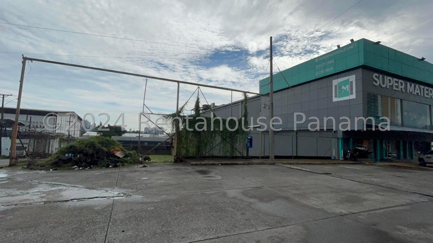 Commercial Lot - Lote Comercial en Av Ricardo J Alfaro